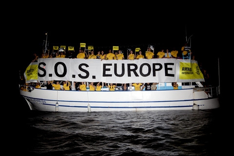 edito_-_bateau_amnesty-e9059.jpg